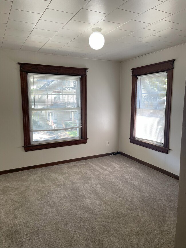 Building Photo - 21 Lakeview Ter
