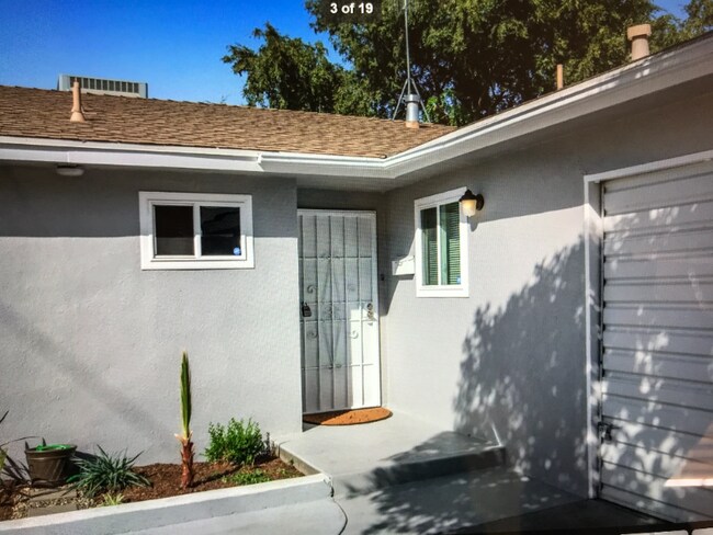 Foto del edificio - 1330 N Winery Ave