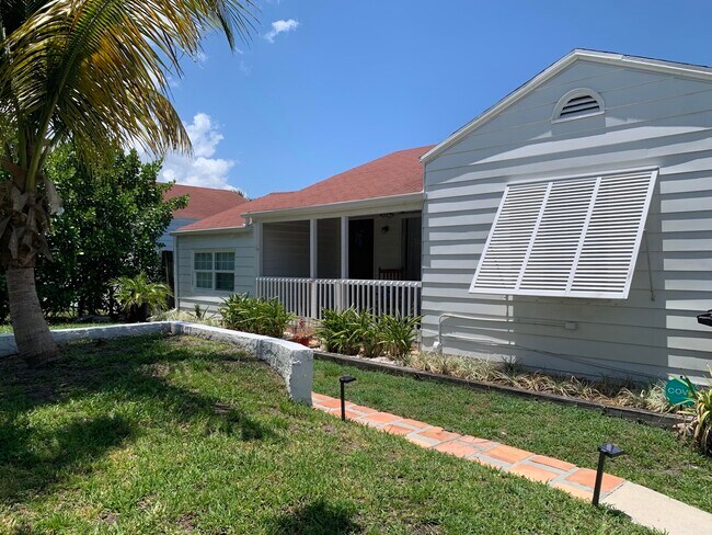 Foto del edificio - 827 Hampton Rd