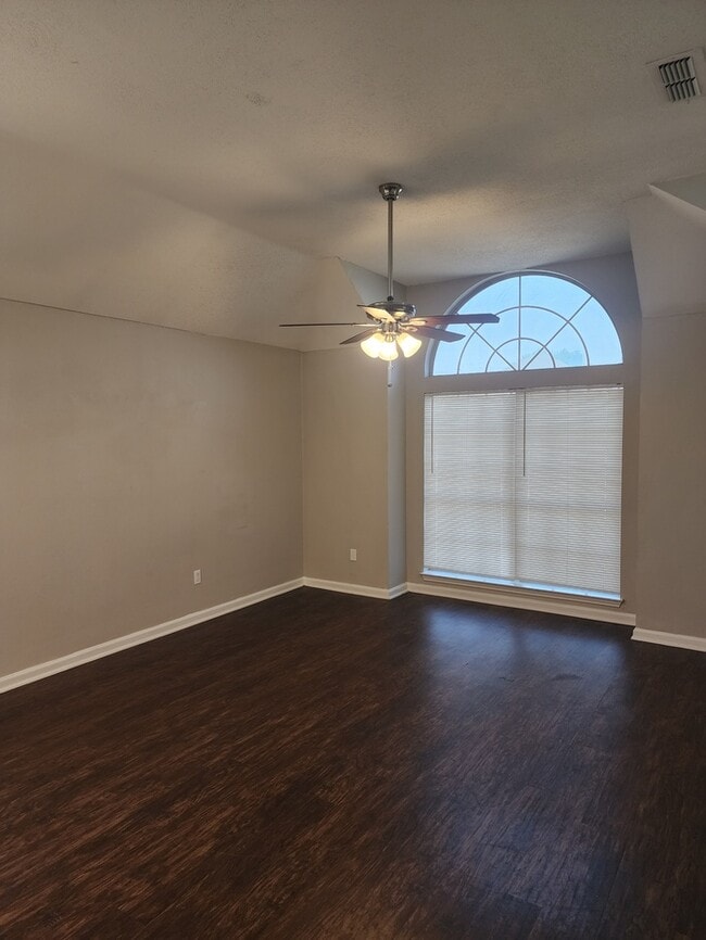 Foto del edificio - 700 Cross Ridge Ct