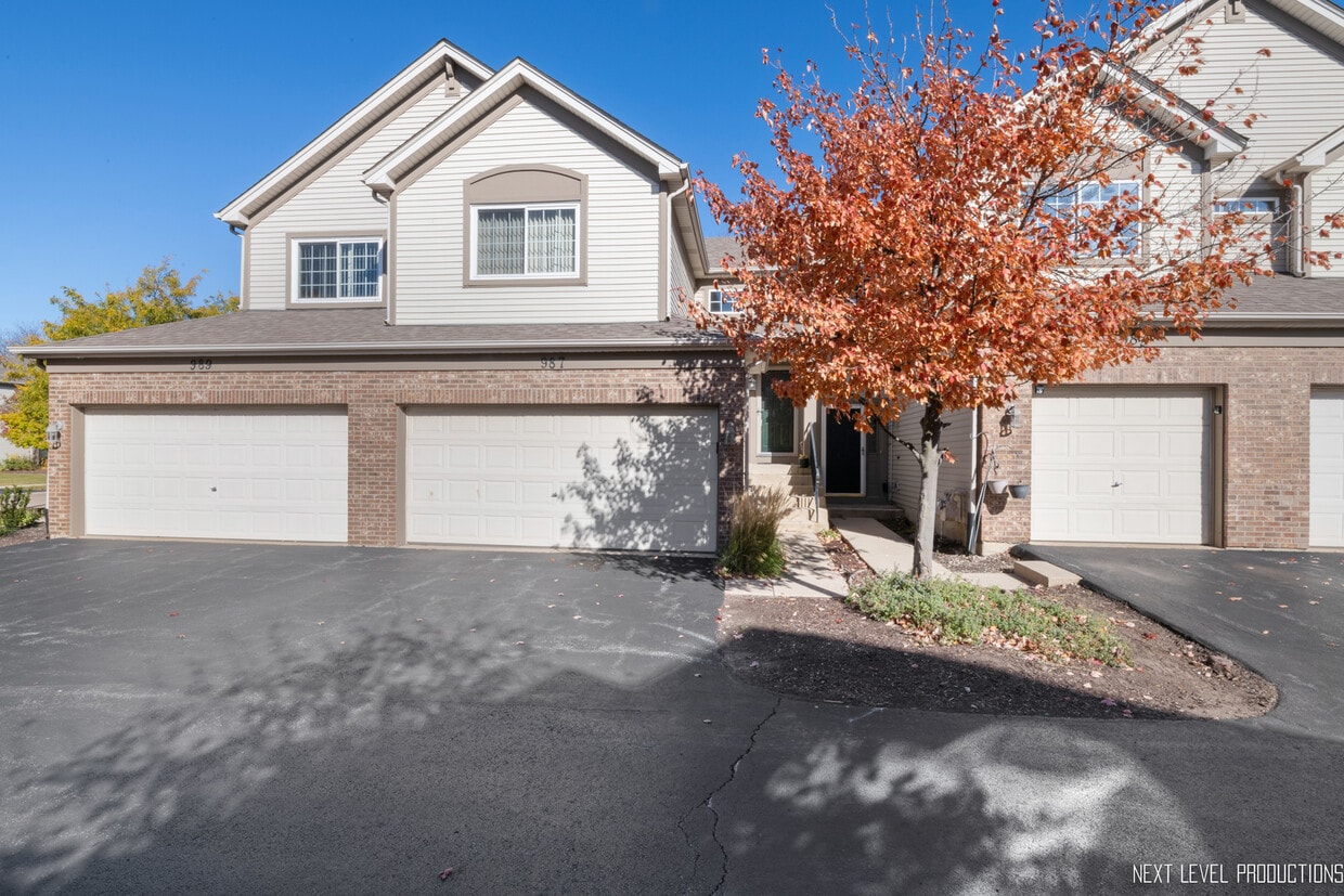 Primary Photo - 987 Park Hill Cir