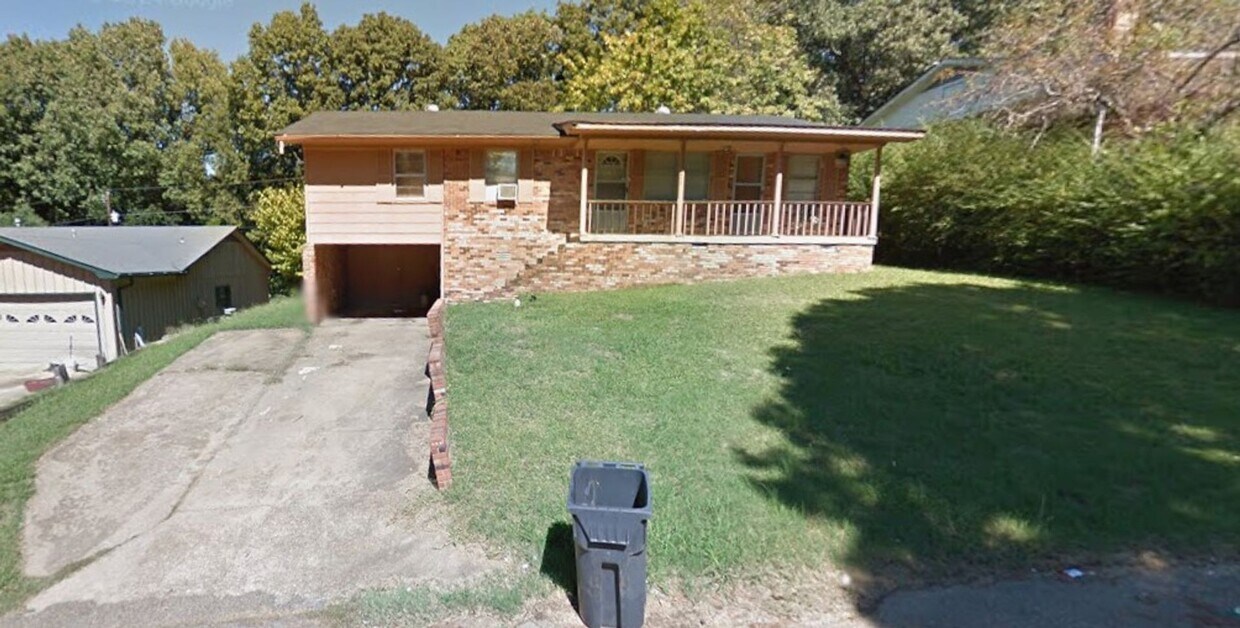 Building Photo - 714 N Ridge Dr