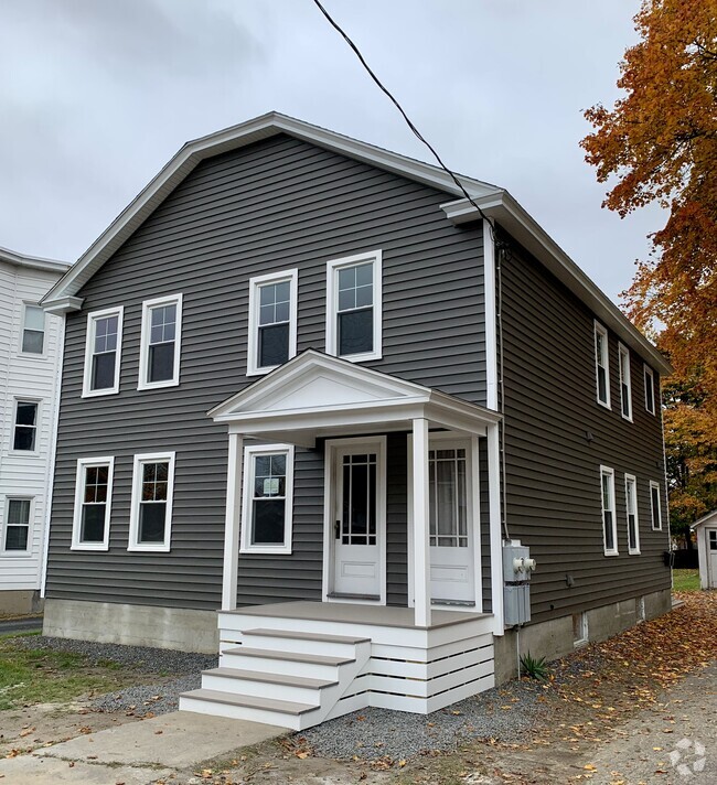 Building Photo - 331 Elm St