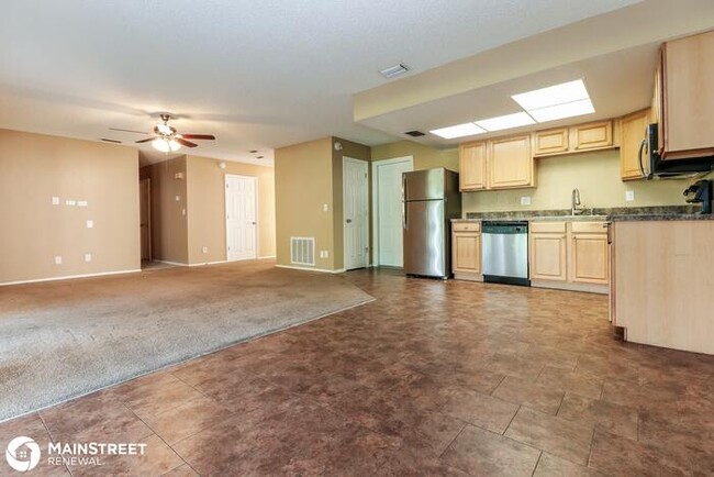 Building Photo - 8240 Fishhawk Ave