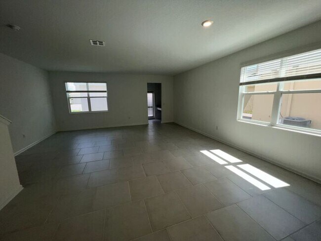 Foto del edificio - Nearly New 4 bedroom 2.5 bath St. Cloud ho...