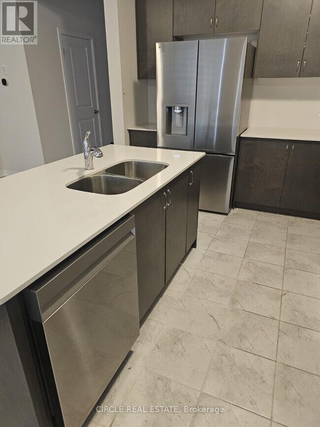 Photo du bâtiment - 400 Newman Dr