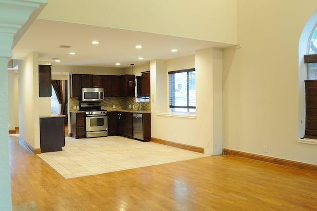 Foto del edificio - 8502 Tyhurst Dr