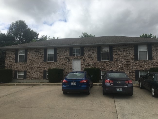 4-plex building front - 614 Cantebury Dr