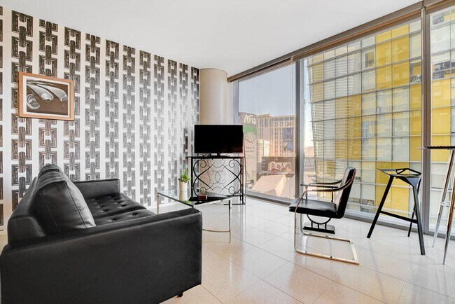 Foto del edificio - Veer Towers 1010W- Partial Strip Views from this Studio Residence