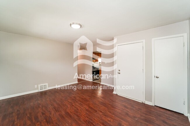 Foto del edificio - 5676#5678 North 61st Street, 53218; #1323339 - 1323339