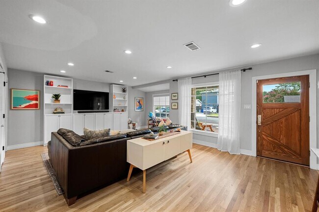 Foto del edificio - 5008 W Frances Pl