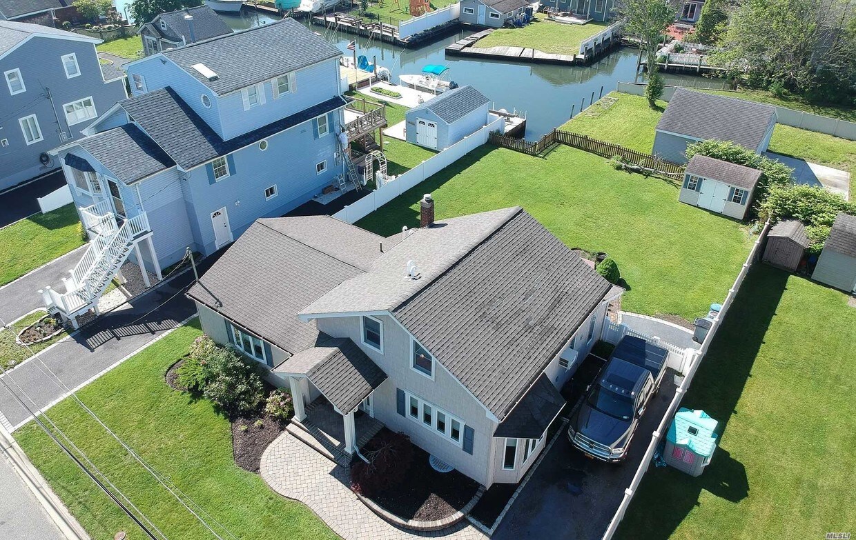 12 New Point Pl, Amityville, NY 11701 House Rental in Amityville, NY