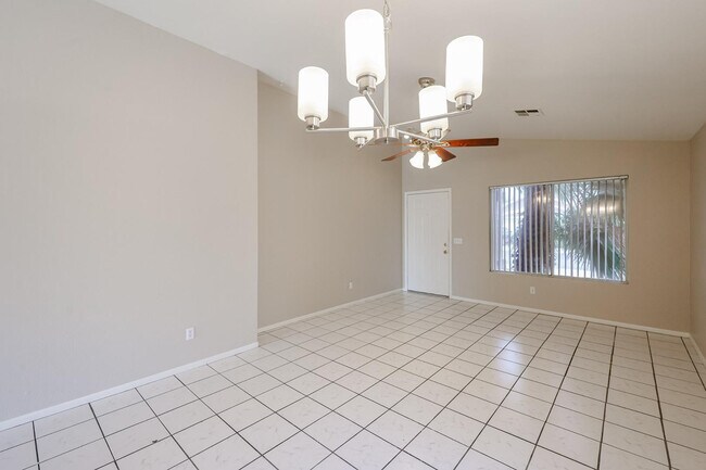 Foto del edificio - 3215 W Abraham Ln