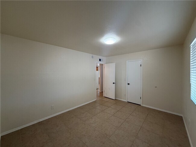 Foto del edificio - 2737 Lillie Ave