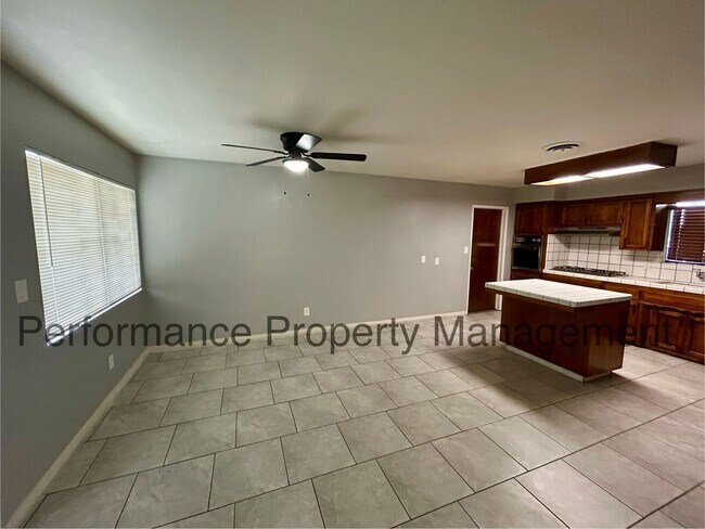 Foto del edificio - 2401 Sherwood Ave