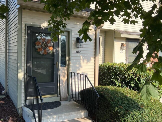 Foto del edificio - 1302 Summer Hill Dr