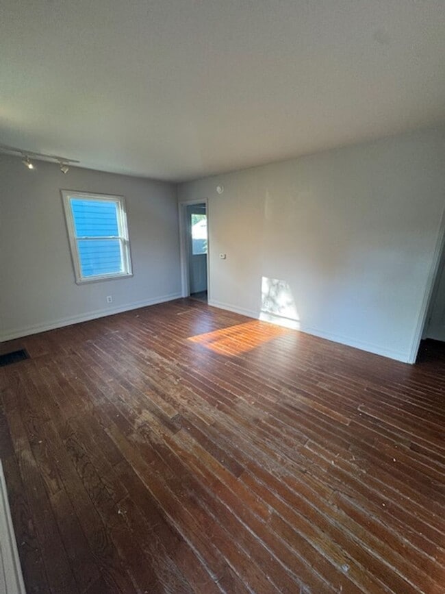 Building Photo - 4404 Plaza Dr