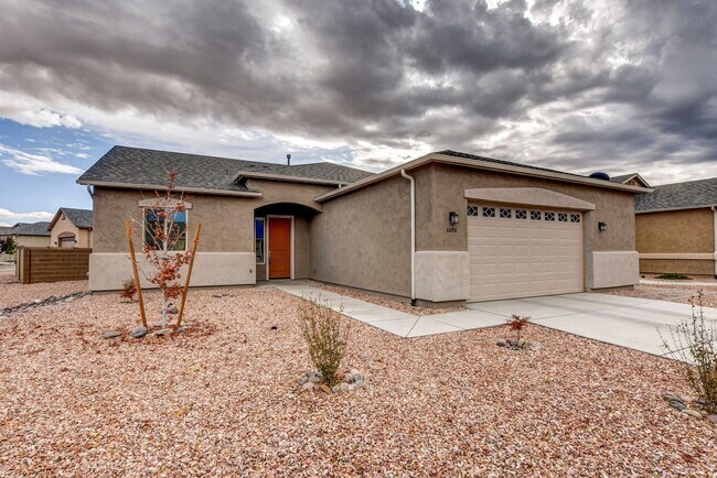 Foto del edificio - 3 Bed 2 Bath Home with 2.5 Car Garage for Rent in Granville!