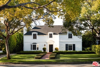 Building Photo - 615 Trenton Dr