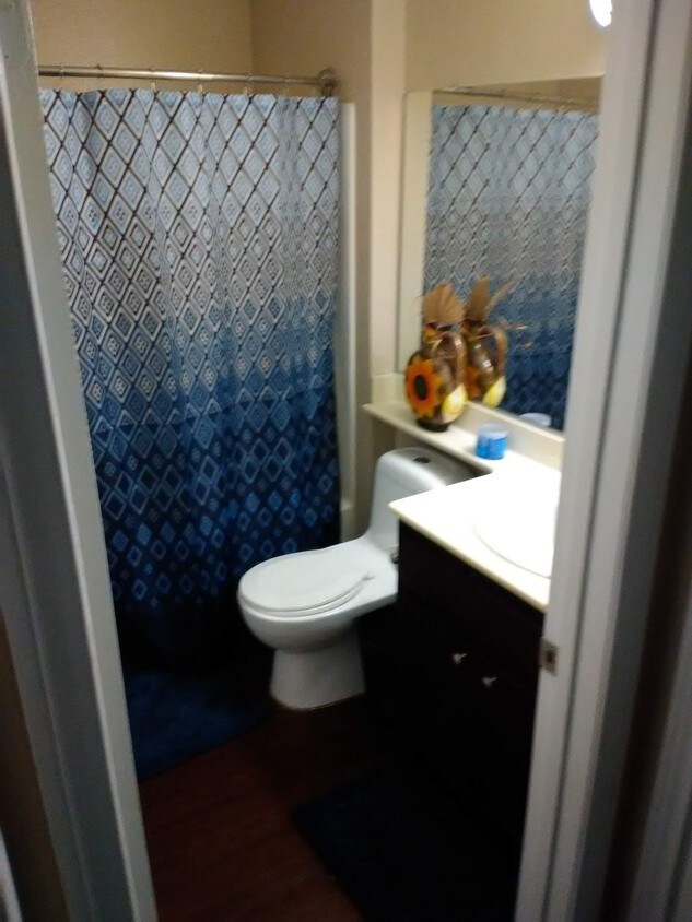 Foto principal - 15838 High Knoll Dr