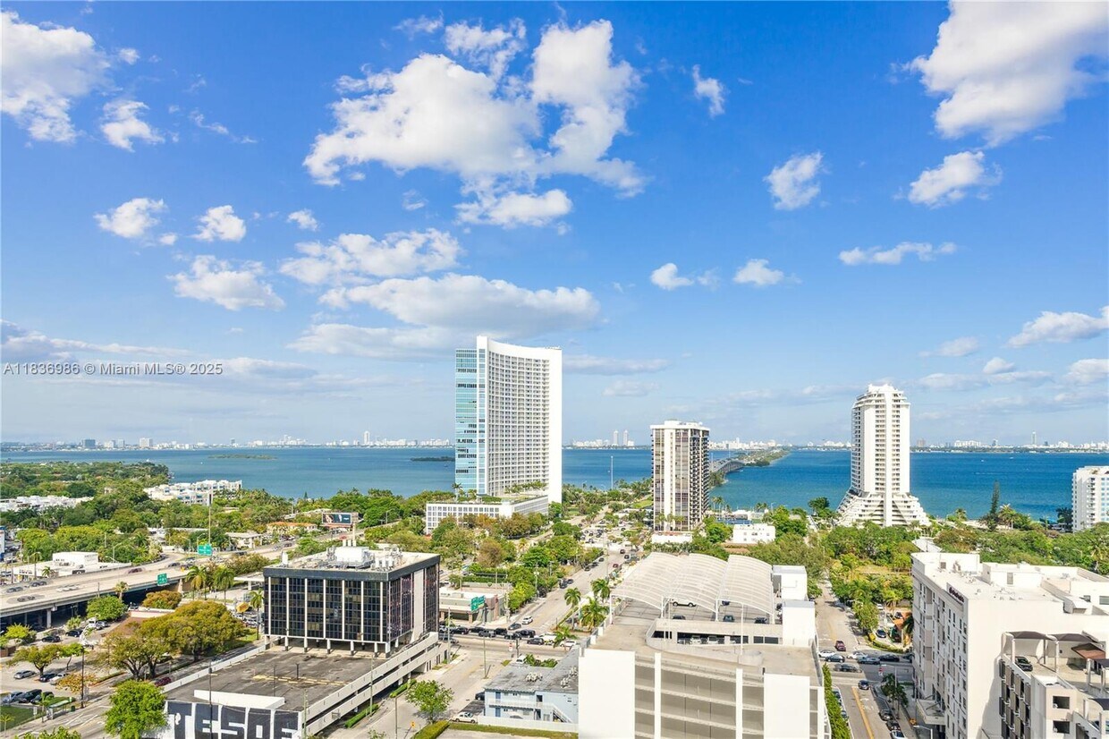 Foto principal - 3470 E Coast Ave