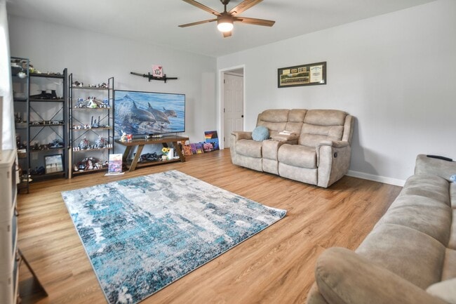 Building Photo - 220 Marshall Dr