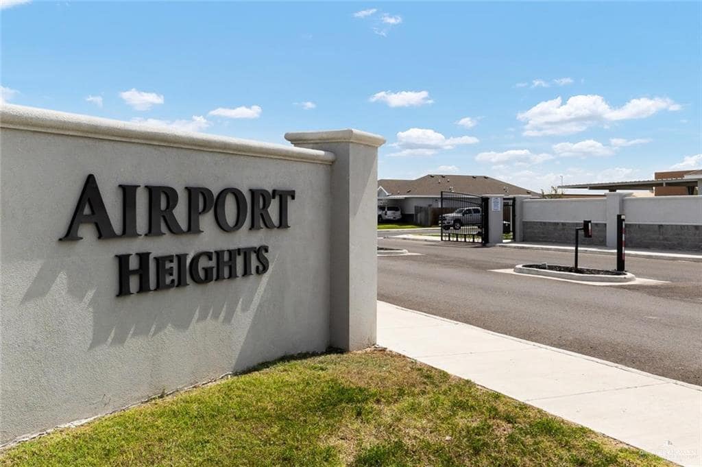 Primary Photo - 300 S Retama Ln