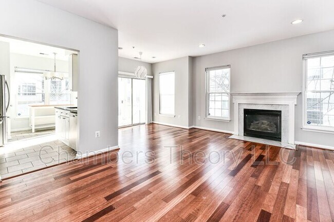 Foto del edificio - 5909 Founders Hill Dr