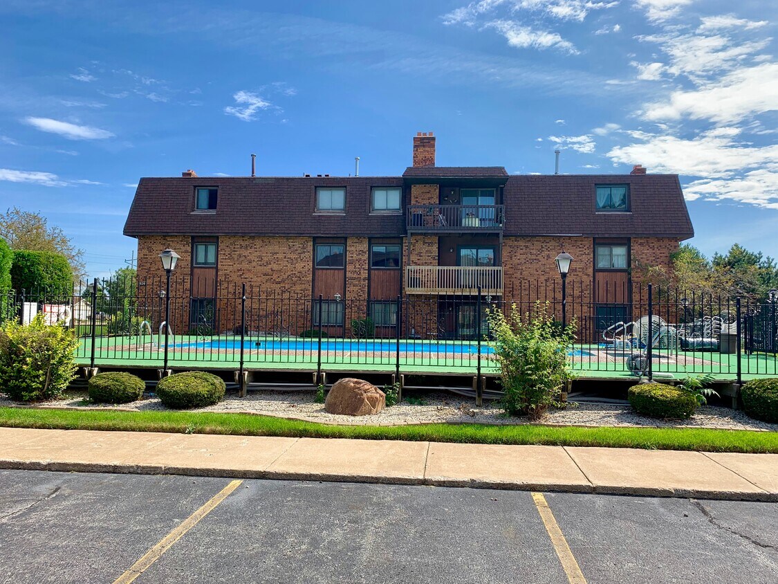 933 W Glen Park Ave Unit 304, Griffith, IN 46319 Condo for Rent in