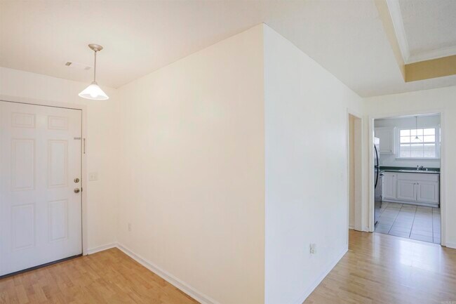 Building Photo - 2850 Makenzie Dr