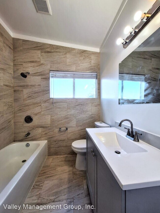 Foto del edificio - 3 br, 1 bath House - 2568 Illinois St