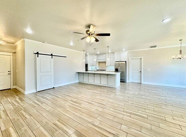 Foto del edificio - 14524 Rochefort Ln