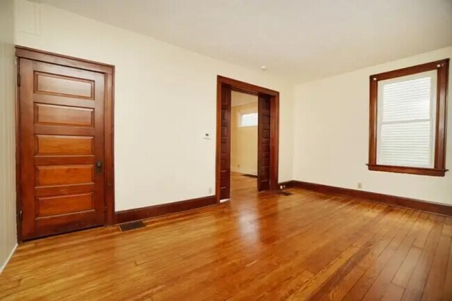 Foto del edificio - 305 Eaton Ave