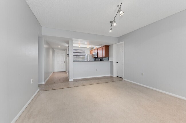 Foto del edificio - 3507 Village Blvd