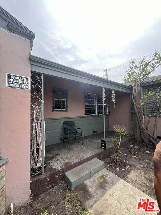 Foto principal - 7720 S Hoover St