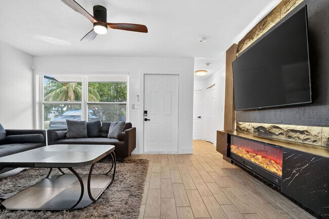 Foto del edificio - 6660 Custer St