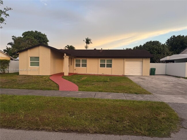 Foto del edificio - 14932 SW 65th Terrace
