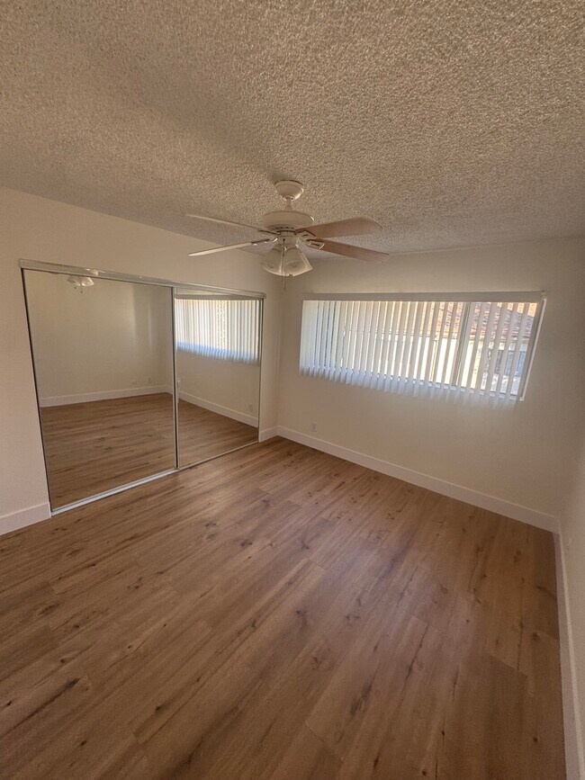 Foto del edificio - 1810 N Bronson Ave