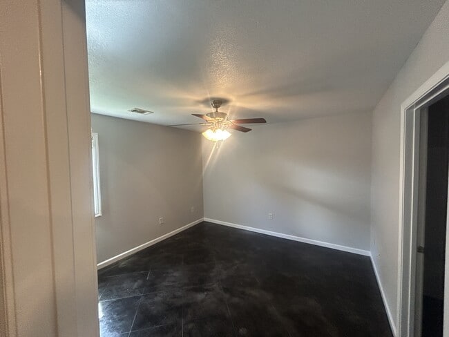 Building Photo - 5306 Apt Dr