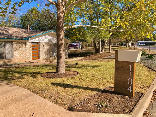 Foto del edificio - 1104 E Applegate Dr