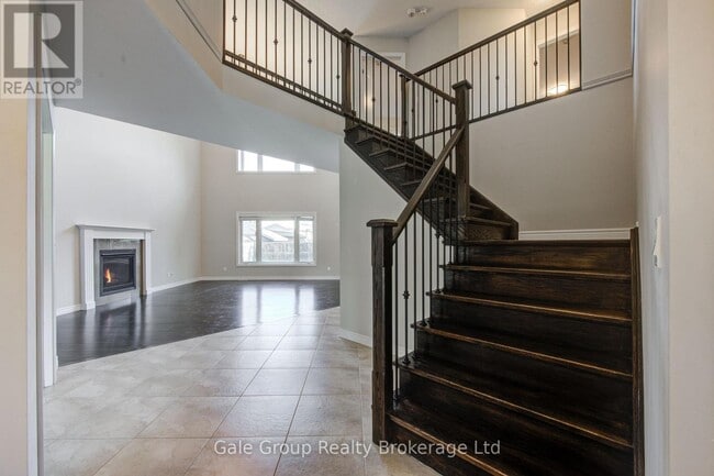 Building Photo - 722 Normandy Dr