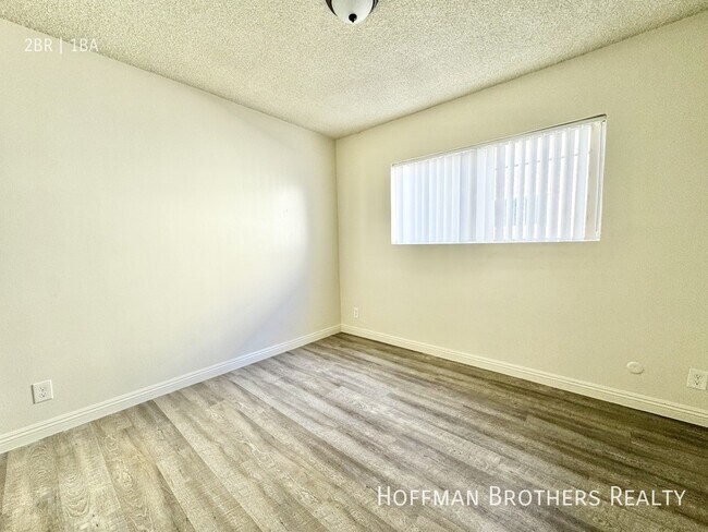 Foto del edificio - 6729 Cleon Ave