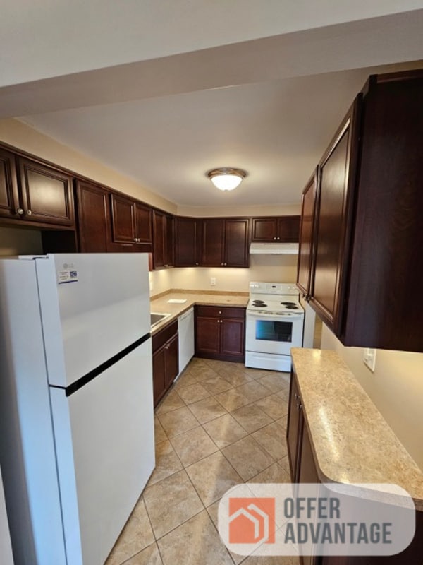 Building Photo - 137 Creekside Dr