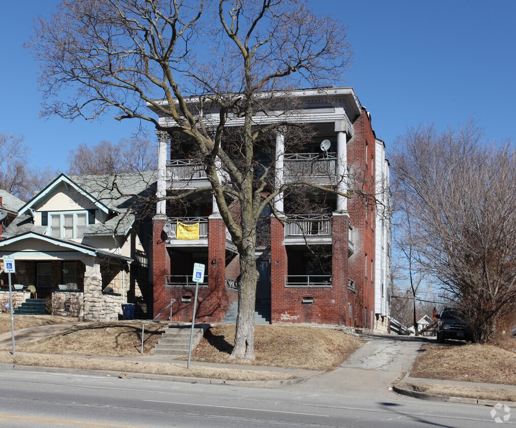 3300 E Linwood Blvd, Kansas City, MO 64128 Apartments in Kansas City