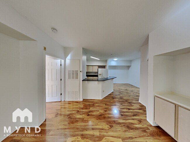 Building Photo - 829 Camargo Way