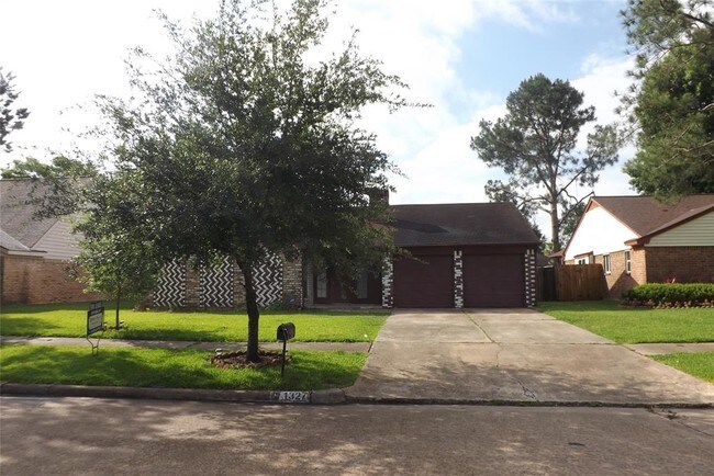 Building Photo - 1327 New Tree Ln