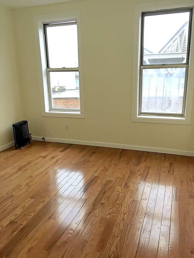 Bedroom - 716 W 180th St