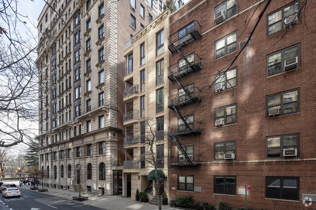 Building Photo - 8 W 65th St