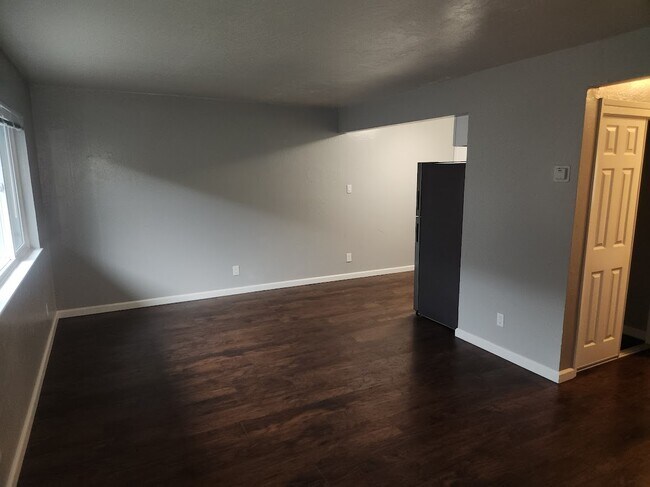 Foto del edificio - 1648 Russell St