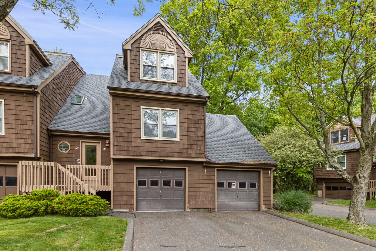 Primary Photo - 129 Meadow St